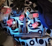 Silah Ve El Bombası Ele Geçirildi Açıklaması 5 Kişi Gözaltına Alındı