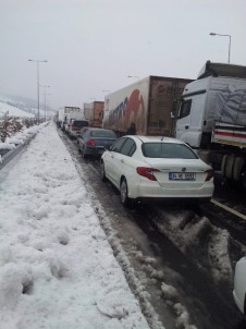 Adana'da Kar Esareti, Kilometrelerce Araç Yolda Kaldı