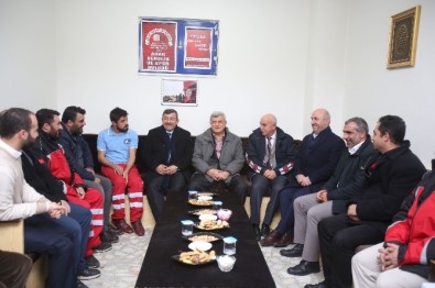 Başkan Karaosmanoğlu, Akademi Arama Kurtarma Derneğini Ziyaret Etti