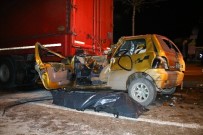 METRO İSTASYONU - Bursa'da Otomobil TIR'ın Altına Girdi Açıklaması 1 Ölü 1 Yaralı