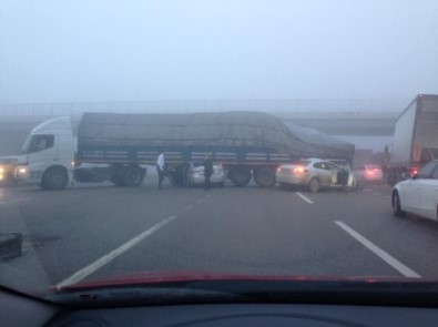 Bursa'da Sis Sebebiyle 13 Araç Birbirine Girdi Açıklaması 5 Yaralı