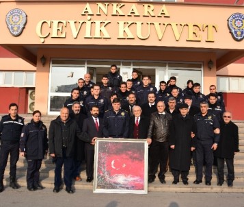 Çevik Kuvvet Polisine Moral Ve Destek Ziyareti