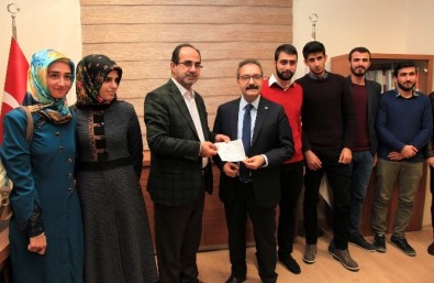 GAÜN İlahiyat Fakültesi Öğrencilerinden Duyarlı Davranış