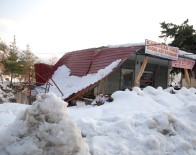 DİYALİZ HASTASI - Mersin'de Kar Ağaçların Dallarını Kırıp, Çatıları Ve Seraları Yıktı