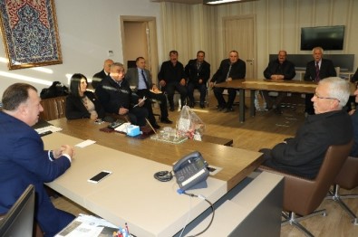 Muhtarlardan Manisa Büyükşehir'e Çiçekli Teşekkür