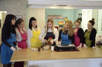 DİYET LİSTESİ - Ofisinde Mutfak Kurdu, Az Kalorili Yemek Yapmayı Öğretiyor