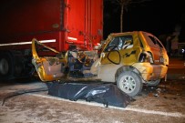 METRO İSTASYONU - Otomobil Tırın Altına Girdi Açıklaması 1 Ölü