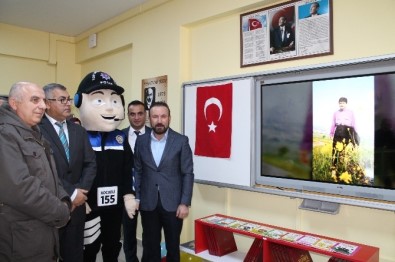 Polisler Şehit Meslektaşları İçin İzmit'te Kütüphane Açtı