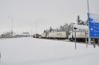 OTOBÜS KAZASI - Trafiğe Kapalı Kalan Afyonkarahisar-Konya Yolu 12 Saat Sonra Açıldı