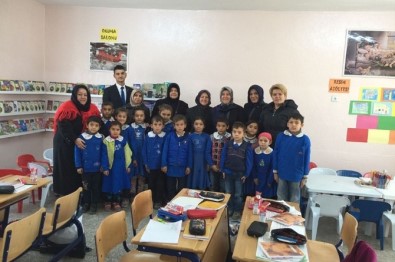 AK Kadınlar Köy Okullarını Ziyaret Etti