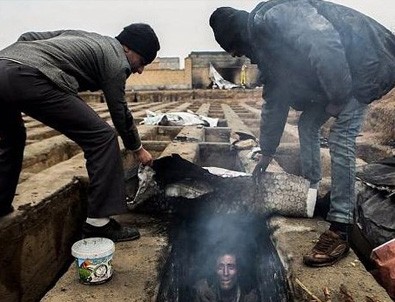İran'da yoksullar mezarlıkta yaşıyor