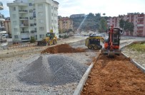 EGE MAHALLESİ - Kuşadası'nda Yol Ve Kaldırım Çalışmaları Sürüyor