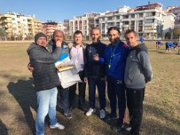 Taraftarlardan Salihli Kocaçeşmespor'a Tatlı İkramı
