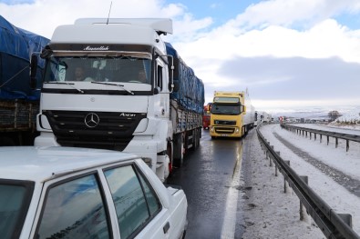 Ankara-Konya Yolunda 5 Kilometre Araç Kuyruğu
