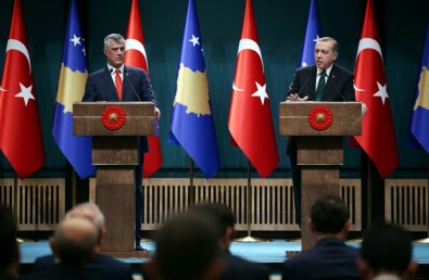 Erdoğan'dan Kosovalı Gazeteciye FETÖ Cevabı