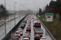 MUSTAFA ESEN - Hava Koşulları İstanbul Trafiğini Durma Noktasına Getirdi