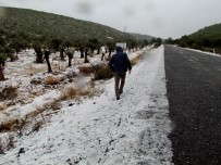KARDAN ADAM - İzmir'in O Turistik İlçesine De Kar Yağdı