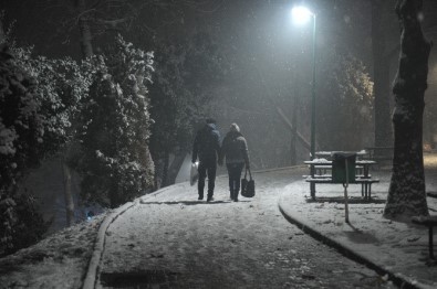 Kar Yağışı Bursa'nın Üst Kesimlerini Beyaza Bürüdü