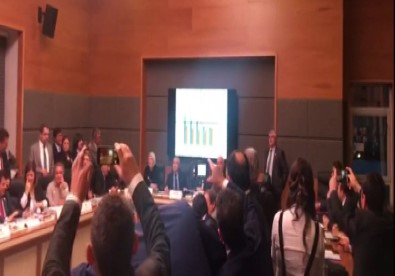 Komisyonda Slayt Ve Konuşma Süreleri Tartışması