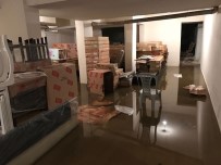 TAŞKıRAN - Nazilli'de Depoları Su Bastı