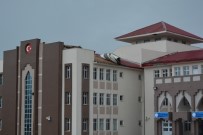 OKUL TATİL - Niğde'de Fırtına Okulun Çatısını Uçurdu