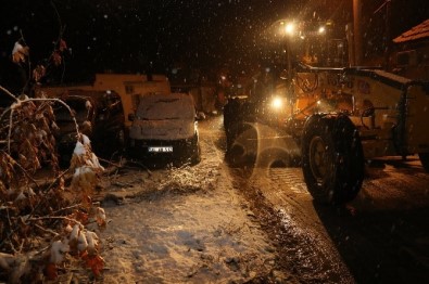 Turgutlu'da Karla Mücadele Devam Ediyor