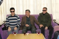 ENGELLİLER GÜNÜ - Başkan Akdoğan Görme Engellilere Baston Dağıttı