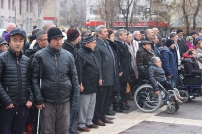 Engelliler Günü'nde Atatürk Anıtına Çelenk