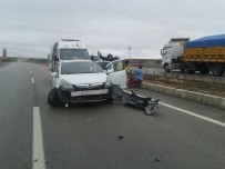 AHMET NECDET SEZER - Kamyon Otomobile Çarptı Açıklaması 3 Yaralı
