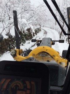Kar Nedeniyle Kapanan Yollar Ulaşıma Açıldı, Mahsur Kalanlar Kurtarıldı