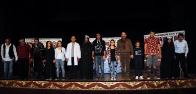 Kent Tiyatrosu Aralık'a 'Çiçekler Solmasın' İle Perde Dedi