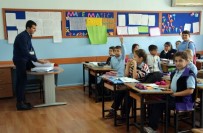 TÜRKÇE ÖĞRETMENI - Memur Anne Ve Babasını Azarladı, 'Engel' Tanımadı Öğretmen Oldu