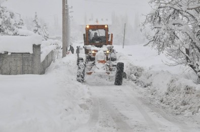 Akşehir Belediyesi'nden Kar Temizleme Seferberliği