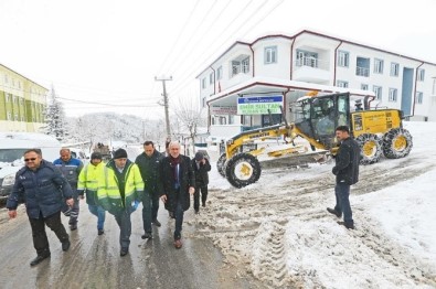 Başkan Kamil Saraçoğlu, Kar Küreme Çalışmalarını Yerinde İnceledi
