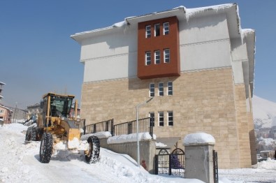 Hakkari'de Bakanların Ziyareti Öncesi Kar Temizleme Çalışması