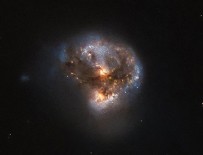 KARA DELIK - Hubble Teleskobu 'mega-meyzer' galaksi keşfetti