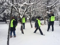 KEÇİÖREN BELEDİYESİ - Keçiören Belediyesi Gönüllü Akademisi Sokak Hayvanlarını Unutmadı