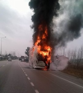 Samsun'da Yolcu Otobüsü Alev Alev Yandı