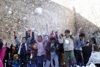 Antalya'da Sıcak Havada Kar Keyfi