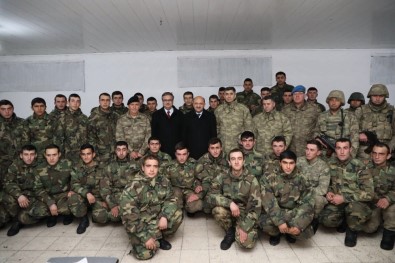 Bakan Işık, Şırnak'ta Nöbet Tutan Askerleri Ziyaret Etti