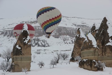 Karlar Altında Kapadokya'da Balon Turu