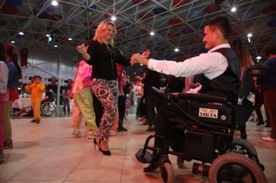Finike'de Engelli Vatandaşlar Doyasıya Eğlendi