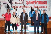Karate Şampiyonası'nda İkizler Birlikte Kürsüye Çıktı
