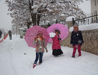 Karlıova'da eğitime kar engeli