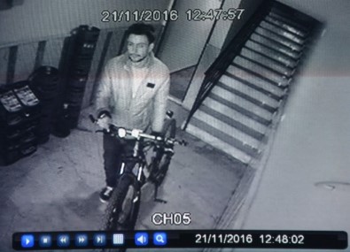 Serinkanlı Hırsız Babanın Oğluna Hediye Aldığı Bisikleti Çaldı