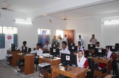 Bangladeş'te Morshed Alam Lisesi'ne Digital Sınıf Kuruldu