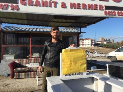 Dolarını Bozdurana 750 TL'lik Mezar Taşı Ücretsiz