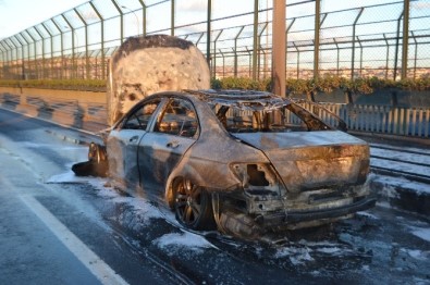 Haliç Köprüsü'nde otomobil alev alev yandı
