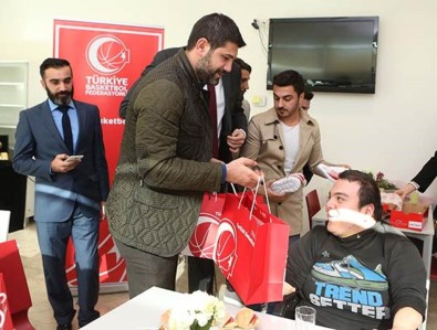 Hidayet Türkoğlu Ve Ömer Onan Engelli Sporcuları Ağırladı