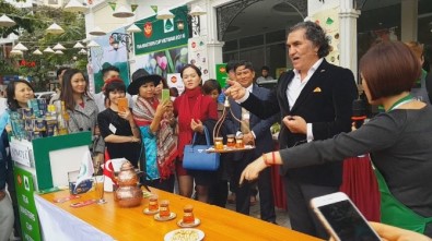 Vietnam'da Çay Tepsisi Salladı